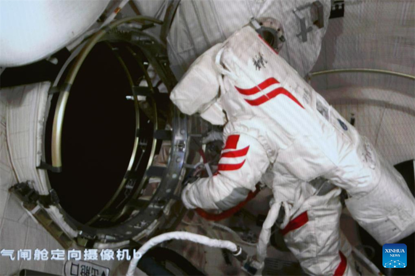 Tripula??o da Shenzhou-19 conclui segunda série de atividades extraveiculares