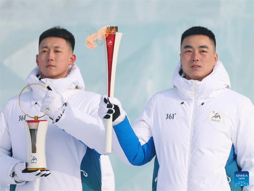 Chama para os 9o Jogos Asiáticos de Inverno é acesa em Harbin