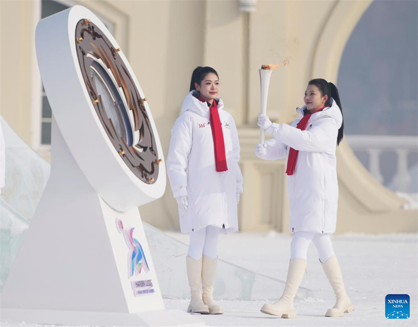 Chama para os 9o Jogos Asiáticos de Inverno é acesa em Harbin