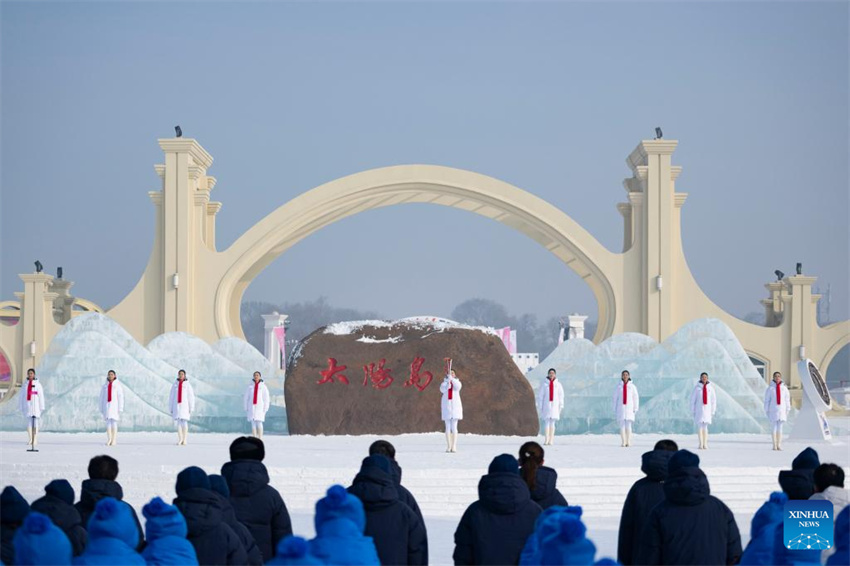 Chama para os 9o Jogos Asiáticos de Inverno é acesa em Harbin