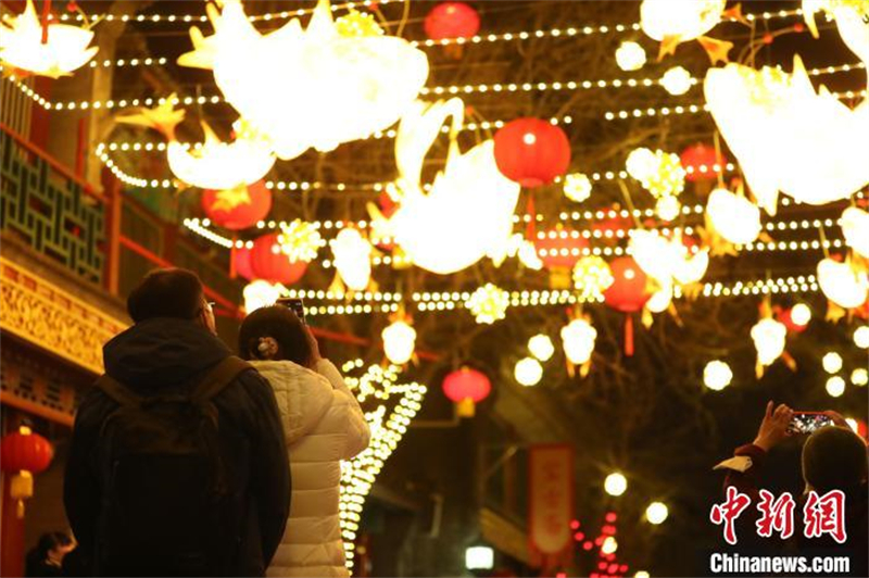 Beijing: rua cultural lulichang entra no clima festivo do Ano Novo Chinês