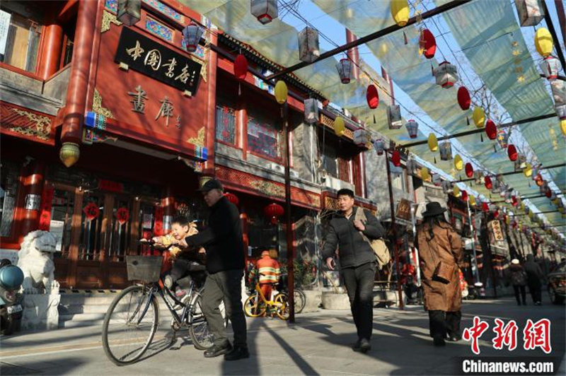 Beijing: rua cultural lulichang entra no clima festivo do Ano Novo Chinês
