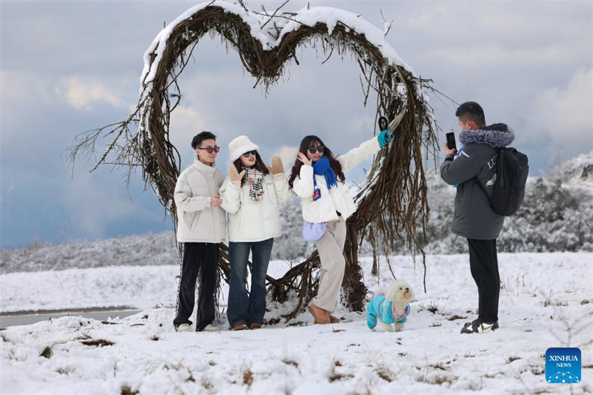 Sichuan atrai turistas e entusiastas de esportes de neve