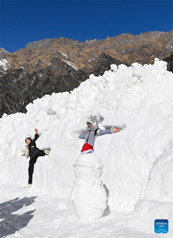 Sichuan atrai turistas e entusiastas de esportes de neve