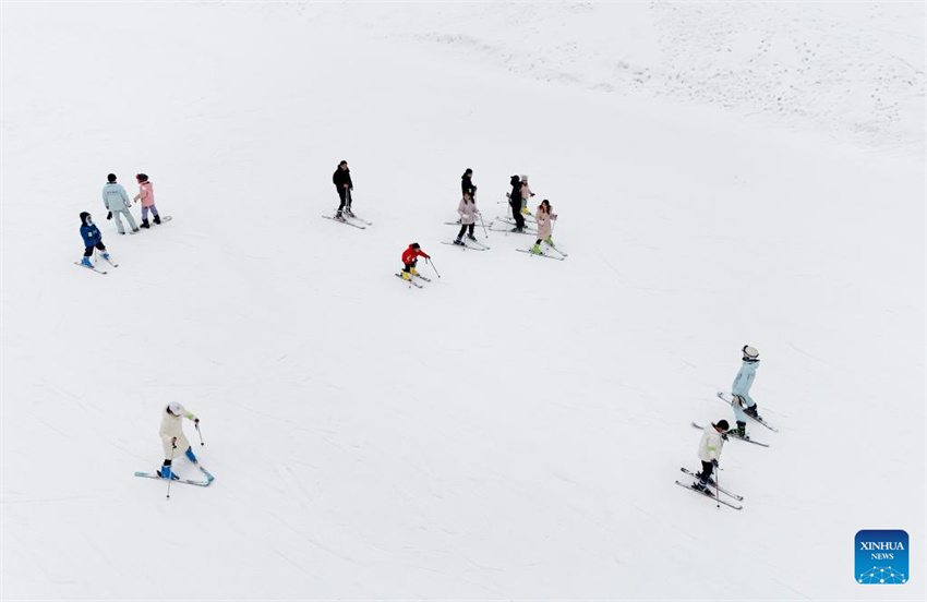 Sichuan atrai turistas e entusiastas de esportes de neve