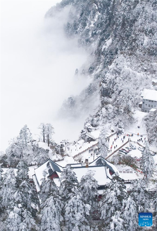 Sichuan atrai turistas e entusiastas de esportes de neve