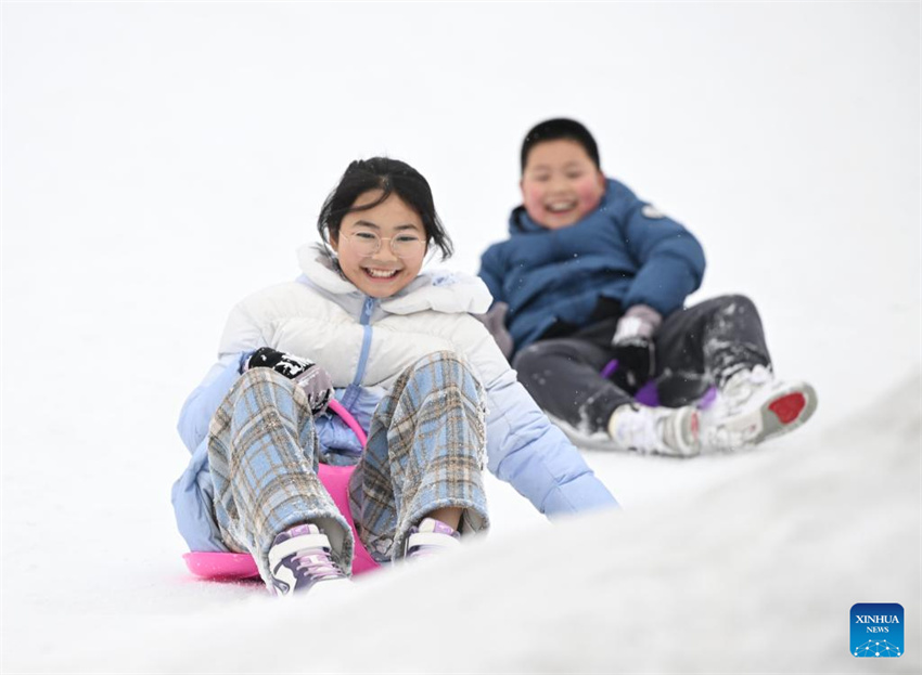 Sichuan atrai turistas e entusiastas de esportes de neve