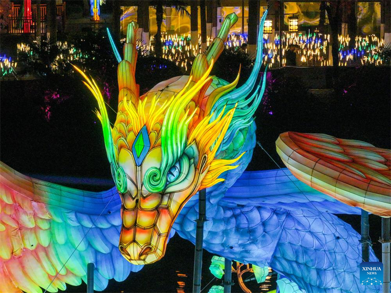 Cerim?nia de ilumina??o do 39o Festival de Lanternas de Qinhuai acontece em Nanjing, leste da China