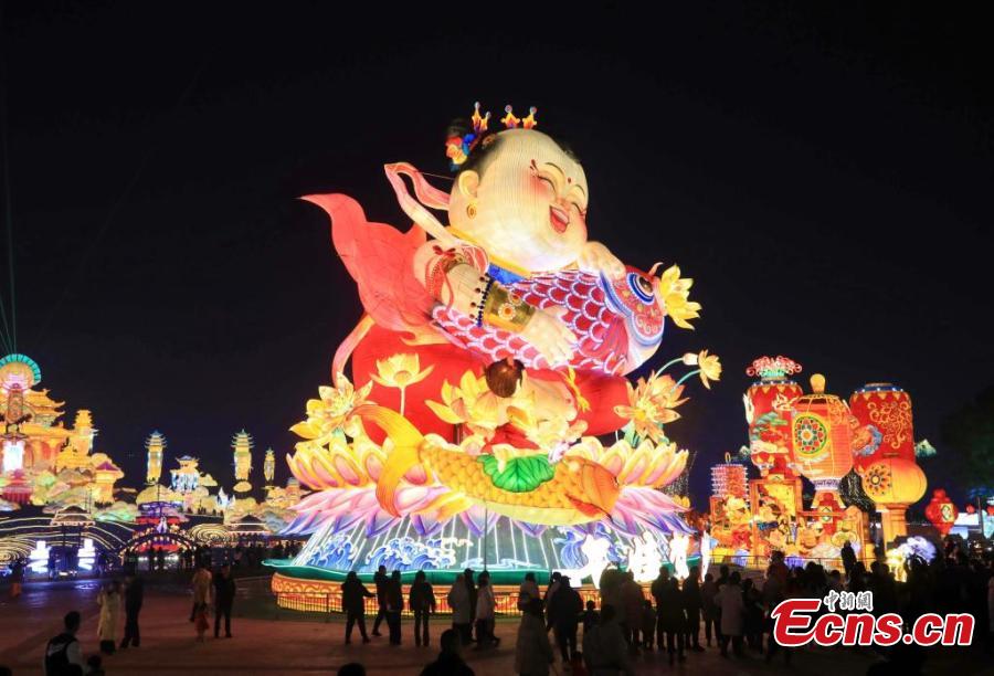 31o Show Internacional de Lanternas Jurássicas de Zigong impressiona visitantes