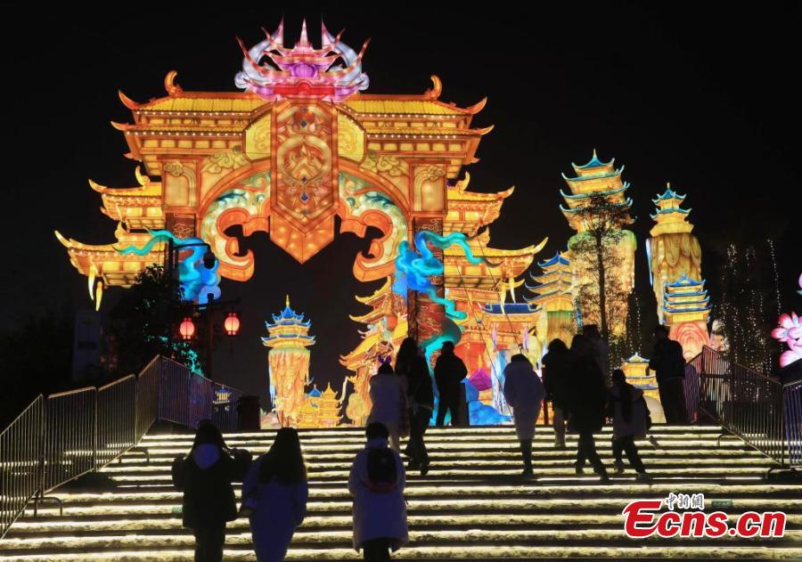 31o Show Internacional de Lanternas Jurássicas de Zigong impressiona visitantes