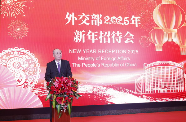 Ministério das Rela??es Exteriores da China realiza recep??o de Ano Novo de 2025