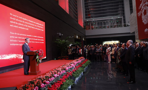 Ministério das Rela??es Exteriores da China realiza recep??o de Ano Novo de 2025