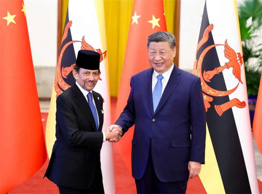 Xi Jinping conversa com sult?o de Brunei