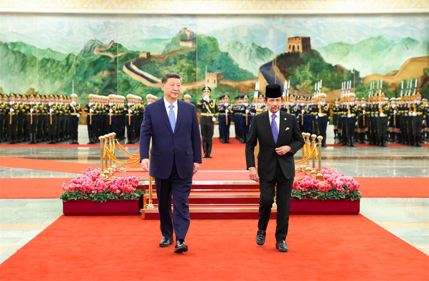 Xi Jinping conversa com sult?o de Brunei