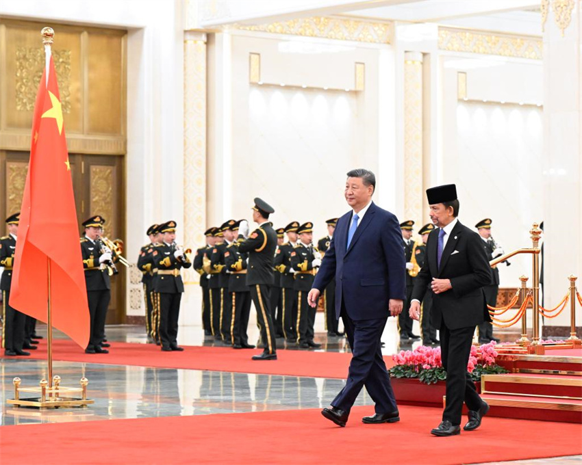 Xi Jinping conversa com sult?o de Brunei