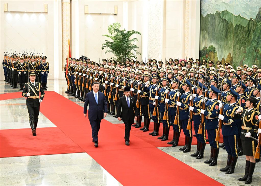 Xi Jinping conversa com sult?o de Brunei