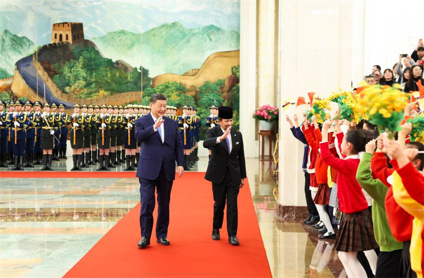 Xi Jinping conversa com sult?o de Brunei