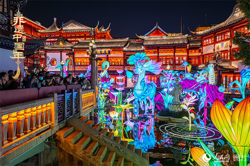 Chineses celebram Festival das Lanternas em todos os cantos do país