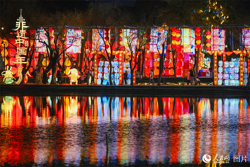 Chineses celebram Festival das Lanternas em todos os cantos do país