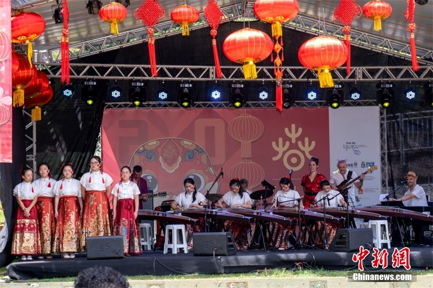 Igua?u celebra Festival da Primavera com apresenta??o