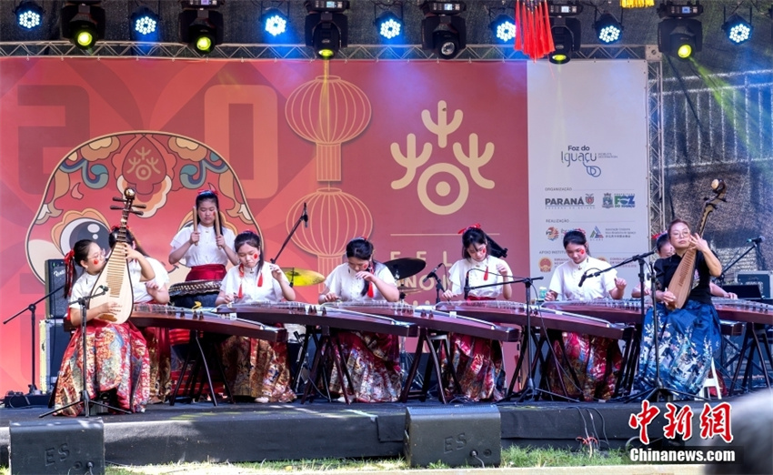 Igua?u celebra Festival da Primavera com apresenta??o
