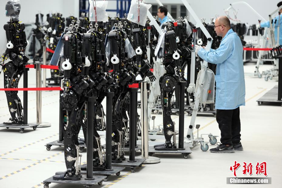 Primeira fábrica de rob?s humanoides em Shanghai inicia produ??o em massa