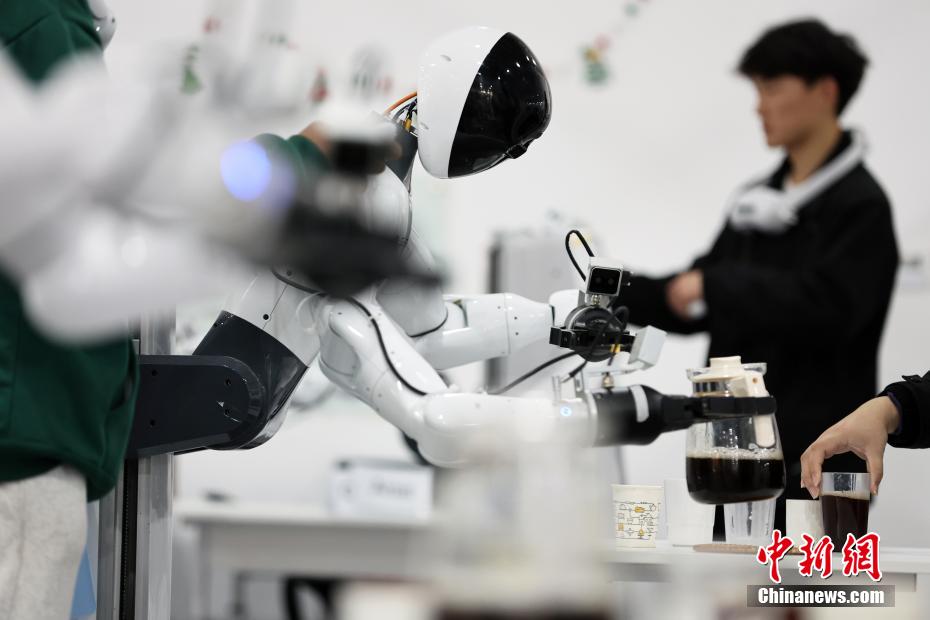 Primeira fábrica de rob?s humanoides em Shanghai inicia produ??o em massa