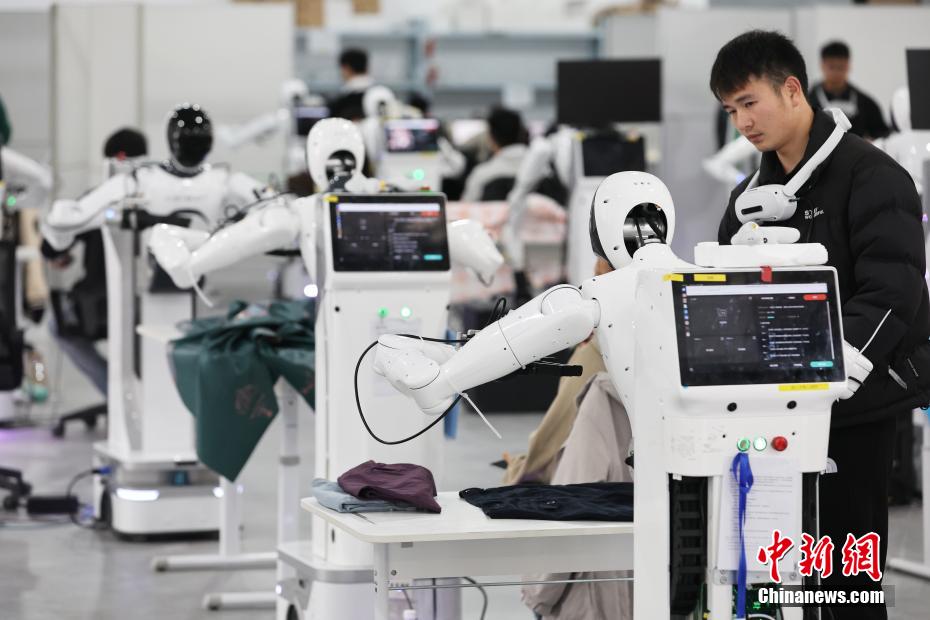 Primeira fábrica de rob?s humanoides em Shanghai inicia produ??o em massa