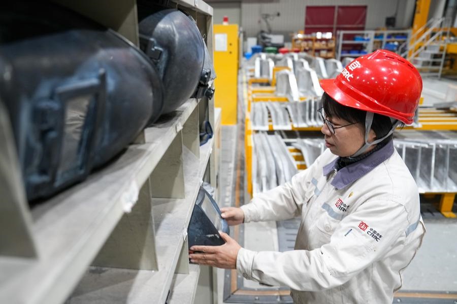 Uma deputada da APN e soldadora sênior dedicada ao treinamento de jovens artes?os