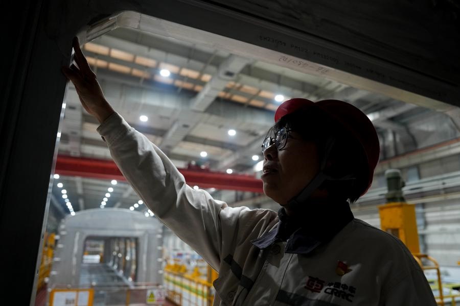 Uma deputada da APN e soldadora sênior dedicada ao treinamento de jovens artes?os