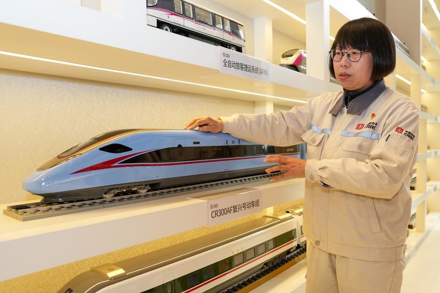 Uma deputada da APN e soldadora sênior dedicada ao treinamento de jovens artes?os