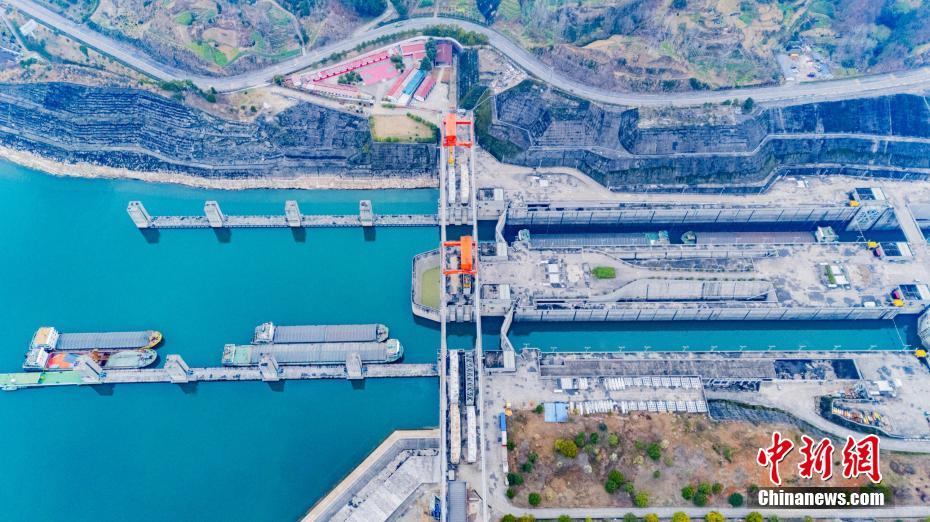 Movimenta??o de passageiros e carga no hub das Três Gargantas cresce durante Festival da Primavera