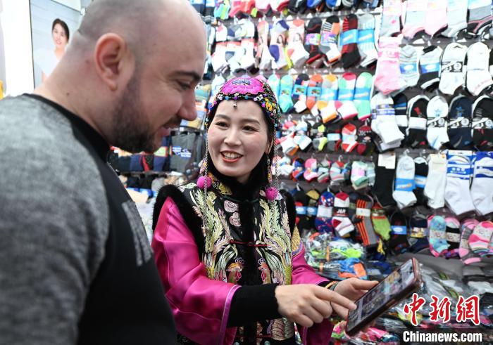 Comerciante de Yiwu recorre ao DeepSeek para aumentar encomendas nacionais e internacionais