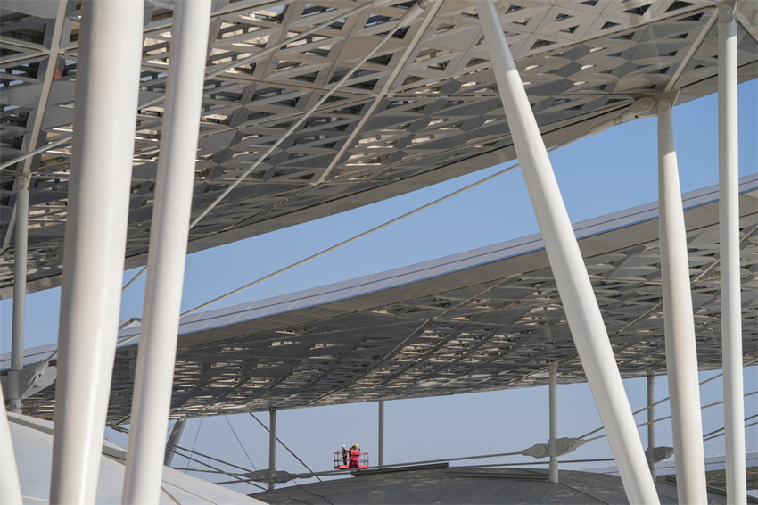 Centro de Transporte Integrado do subcentro de Beijing está em constru??o