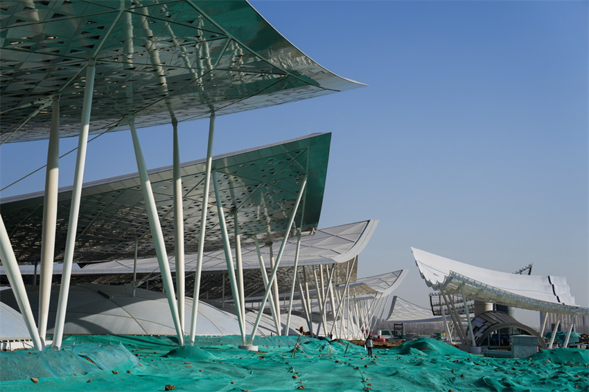 Centro de Transporte Integrado do subcentro de Beijing está em constru??o