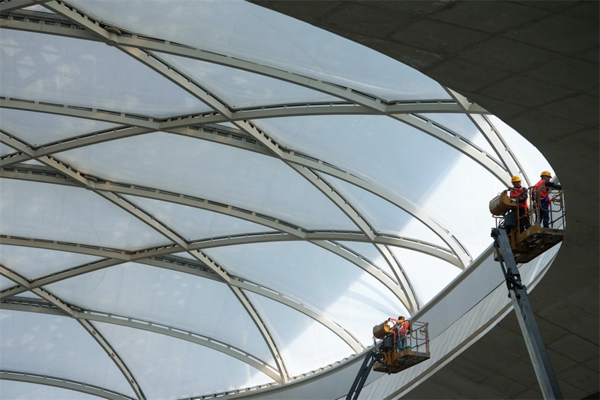 Centro de Transporte Integrado do subcentro de Beijing está em constru??o