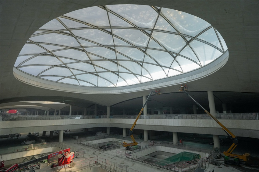 Centro de Transporte Integrado do subcentro de Beijing está em constru??o