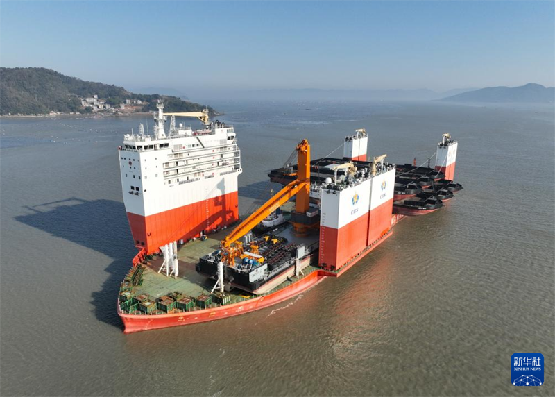 Navio semissubmersível 