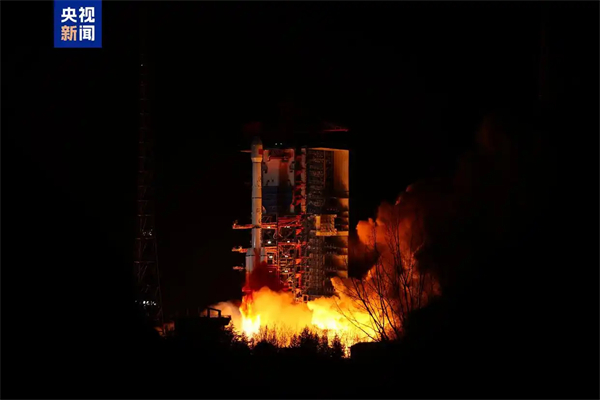 China lan?a satélite de teste de tecnologia de comunica??o com sucesso