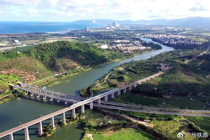 Ferrovia circular de alta velocidade de Hainan transporta mais de 300 milh?es de passageiros