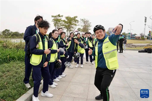 Mentes jovens em rota: Estudantes de Macau exploram transforma??o de Hengqin