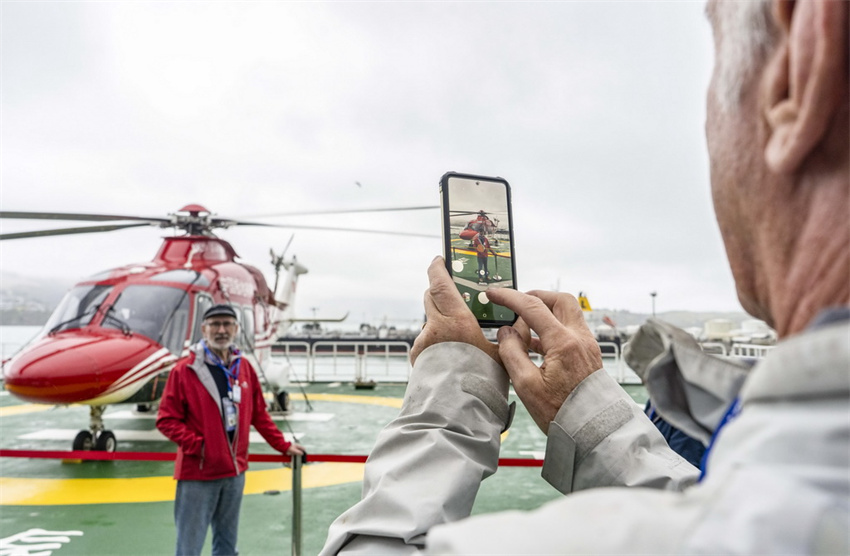 Quebra-gelo chinês Xuelong 2 abre para visitantes na Nova Zelandia