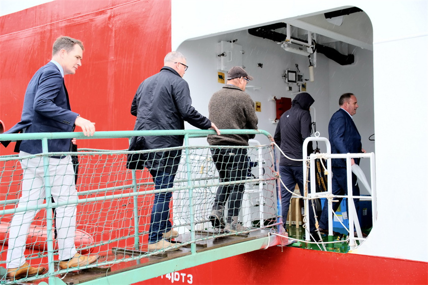 Quebra-gelo chinês Xuelong 2 abre para visitantes na Nova Zelandia