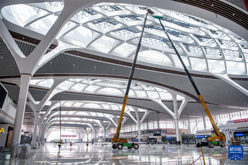 Constru??o do edifício da Esta??o Ferroviária Leste de Chongqing é concluída