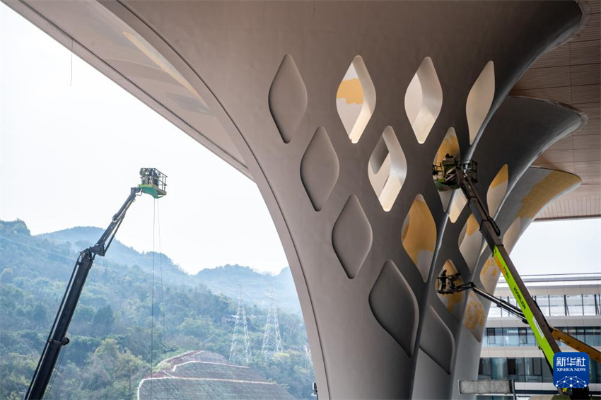 Constru??o do edifício da Esta??o Ferroviária Leste de Chongqing é concluída