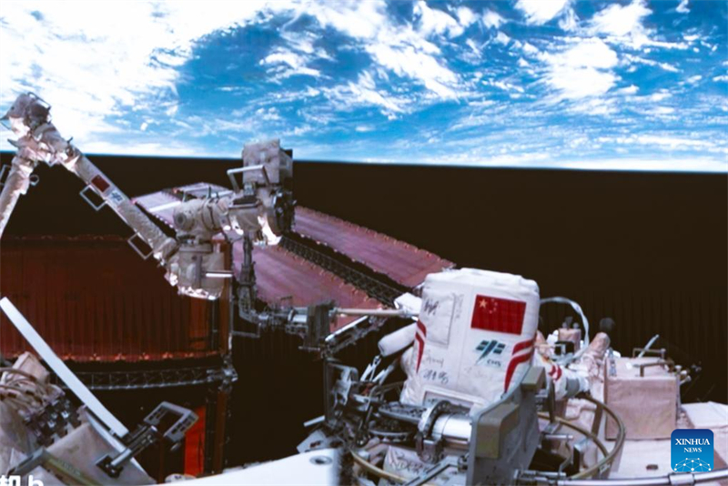 Tripula??o da Shenzhou-19 completa terceira atividade extraveicular