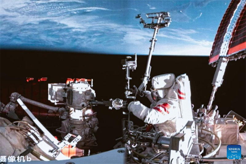 Tripula??o da Shenzhou-19 completa terceira atividade extraveicular