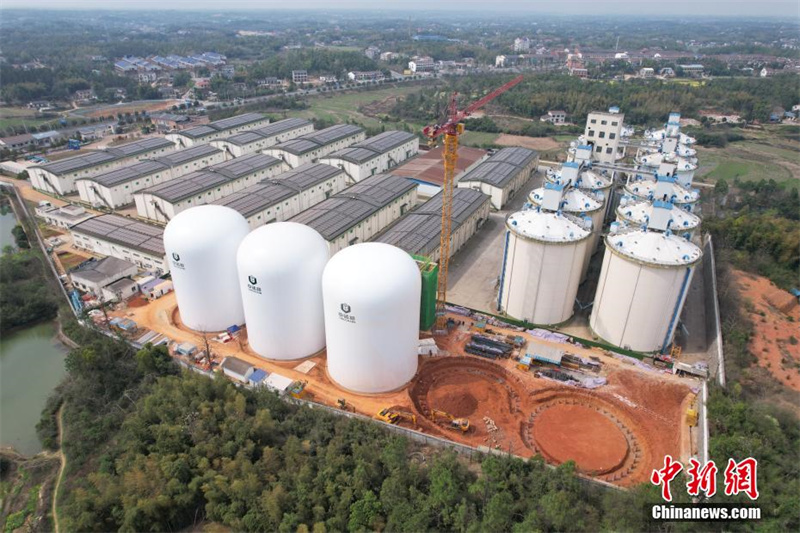 Primeiras instala??es de armazenamento de gr?os com membrana inflável da China estreiam em Hunan