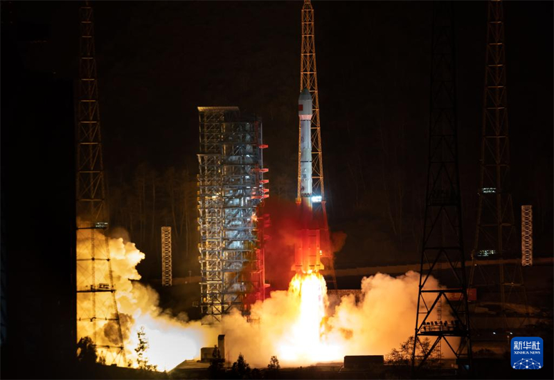 China lan?a novo satélite de retransmiss?o de dados