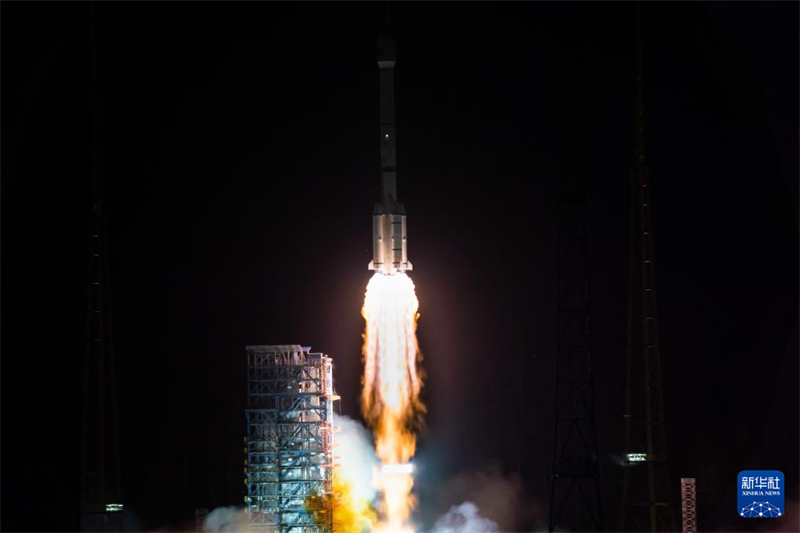 China lan?a novo satélite de retransmiss?o de dados